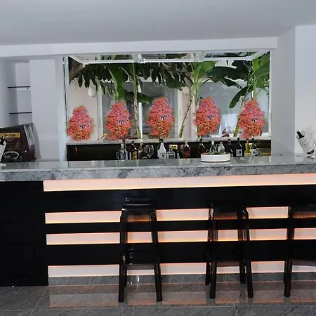 Le Blu Hotel *